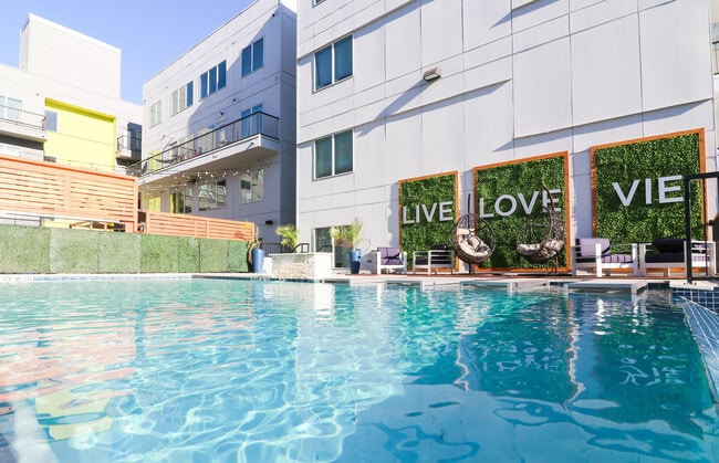 Infinity Pool - Vie Lofts at San Marcos