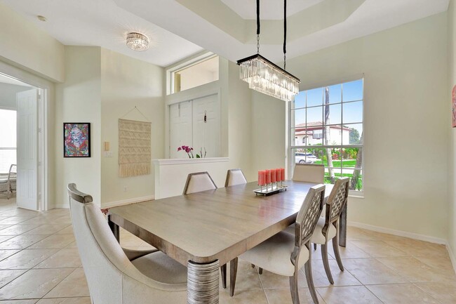 Photo - 1651 Lakefield N Ct