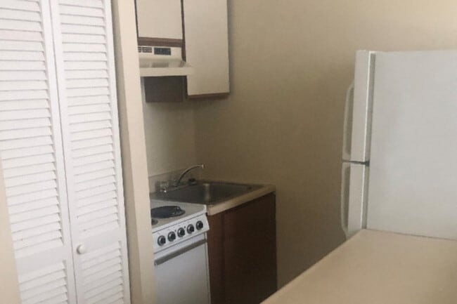 Unidad 2-Cocina - 816 E Baltimore St Unidad 2