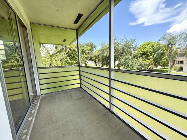 Building Photo - 69 Norwich C Rental