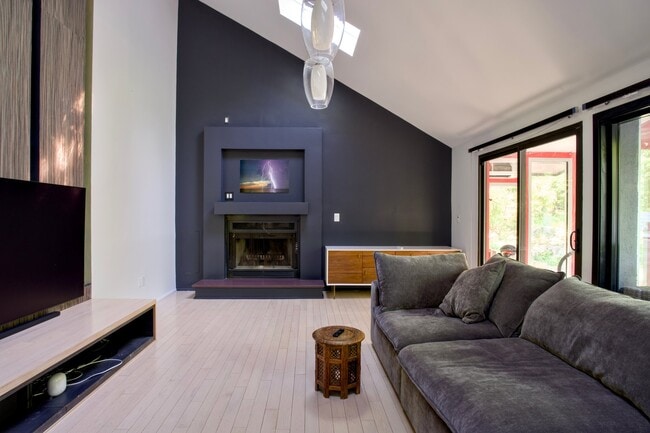 Photo - 329 Glen Rd