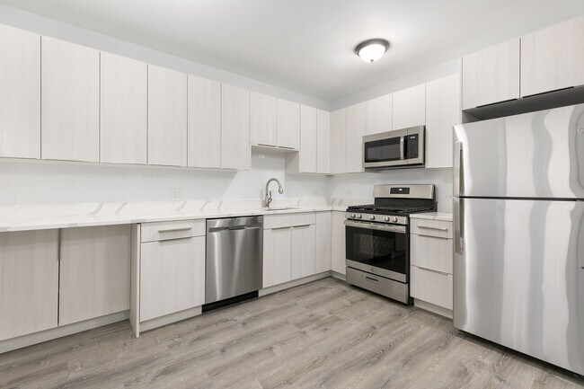 Photo - 1611 W Juneway Terrace Unit 1F