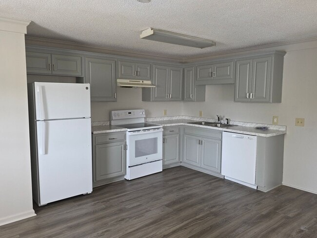 Photo - BONNER AVE-F&amp;S Unit 1319