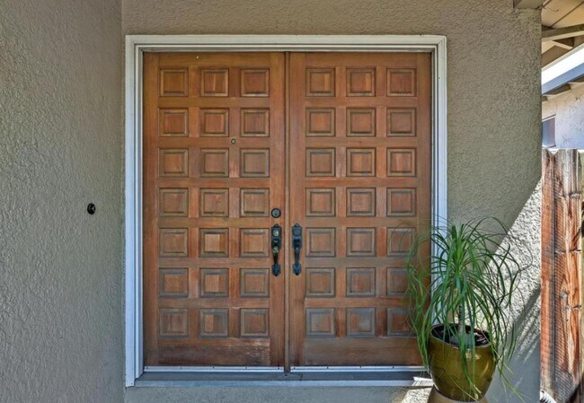 Photo - 6558 Crown Blvd