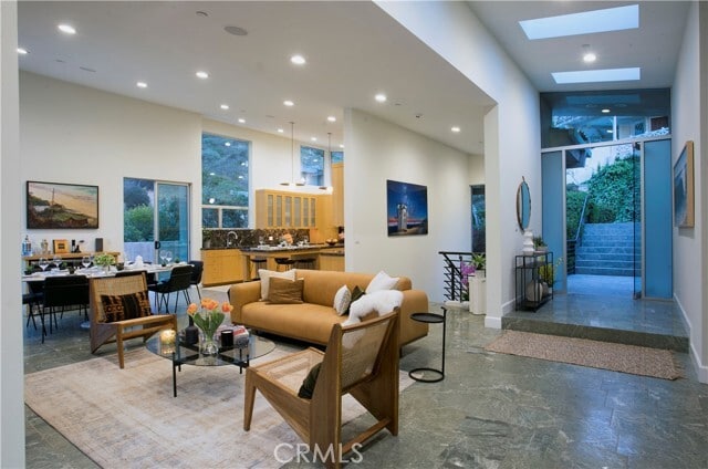 Photo - 533 Temple Hills Dr