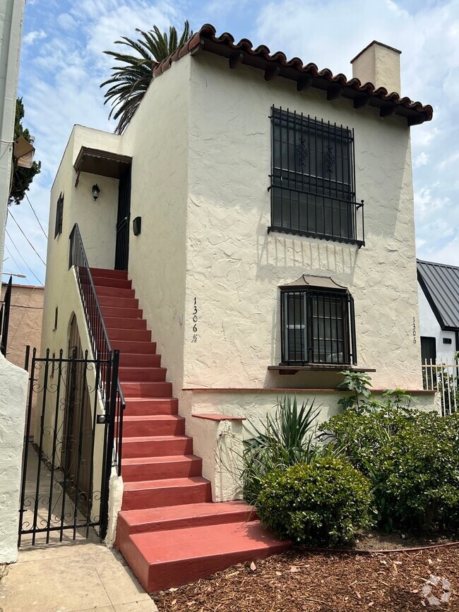 Building Photo - 1306 S Mansfield Ave Unit 1306.5 Rental