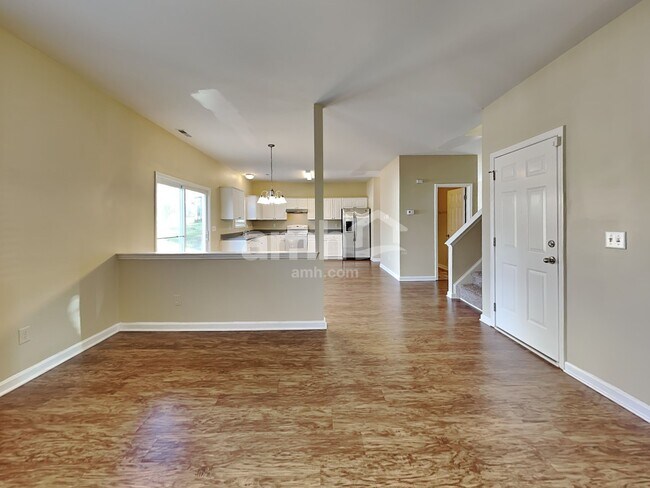Photo - 218 Spinel Ln