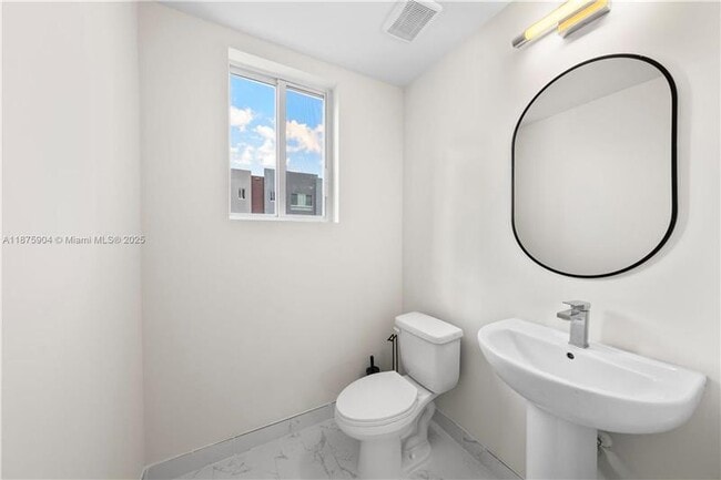 Photo - 2555 NE 193rd St Unidad 2201