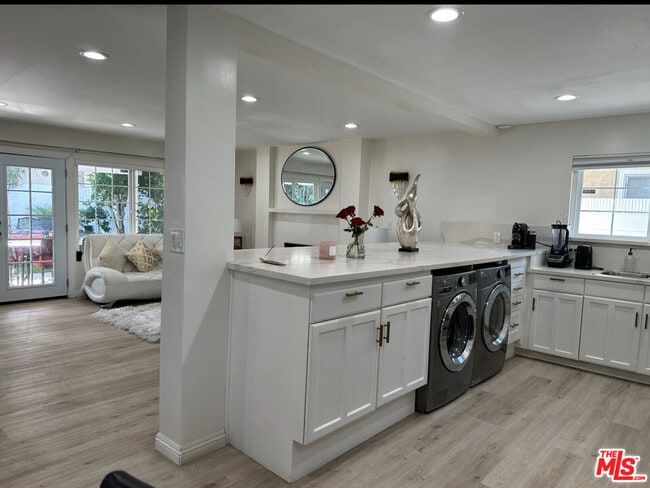 Photo - 19700 Blythe St