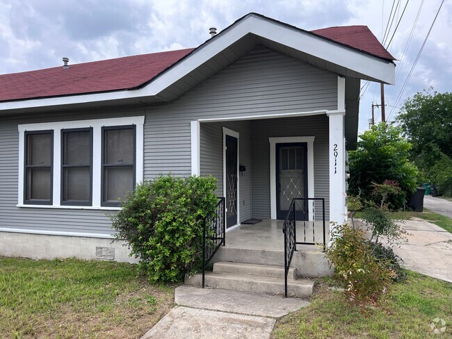 Building Photo - 2907 N Elmendorf St Unit 2911 N. Elemendorf Rental