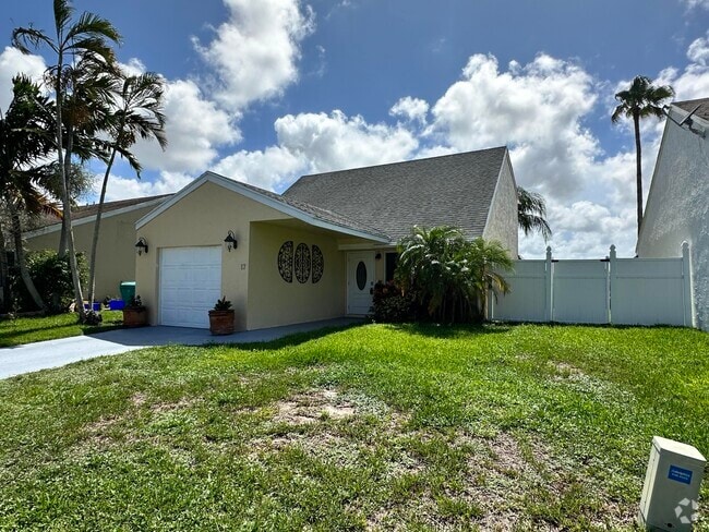 Building Photo - 17 Tara Lakes Dr E Rental