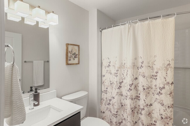 1 habitación, 1 baño - 559 pies cuadrados - Antioch - Baño