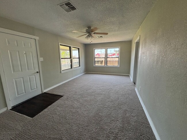 Photo - Lovely 3 Bedroom 1 Bathroom Home For Rent