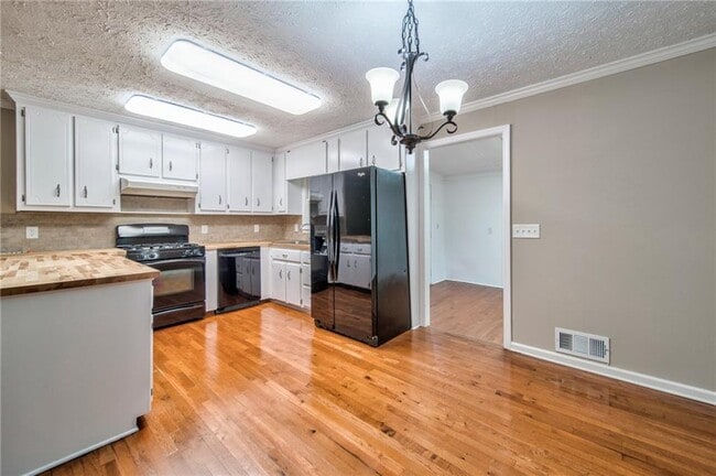 Photo - 216 Cedar Valley Ct