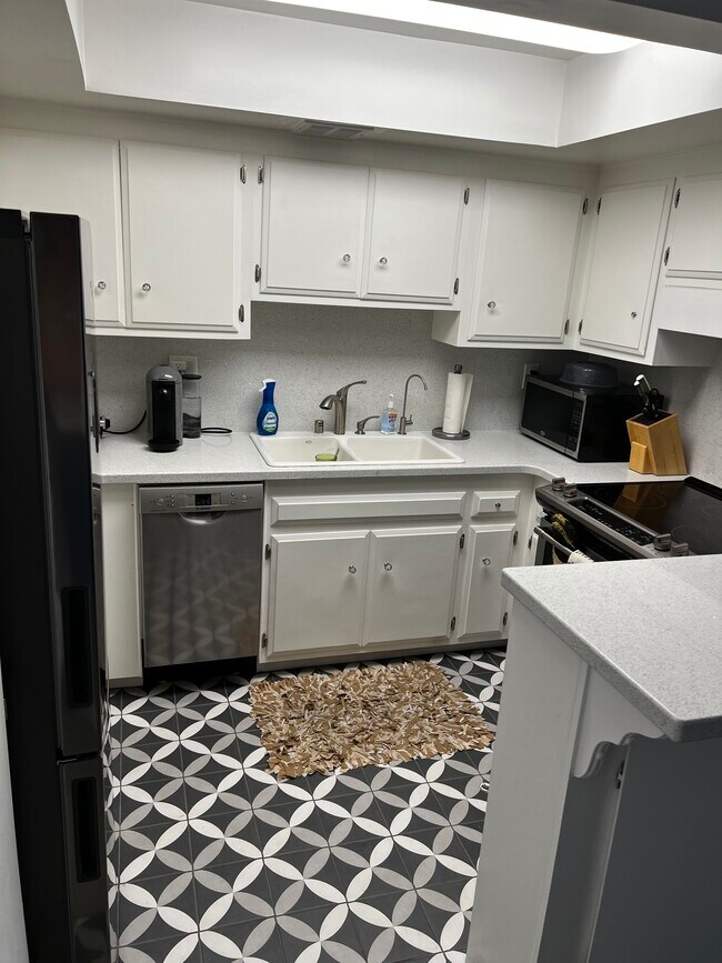 Photo - 1351 N Crescent Heights Blvd Unidad 106