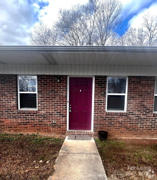 Building Photo - 412 Killian Ave Unit 5 Rental