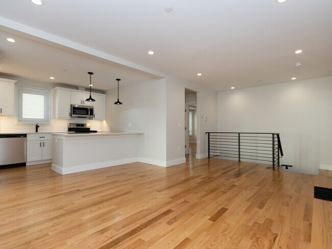 Building Photo - 5 Tovar St Unit 1R