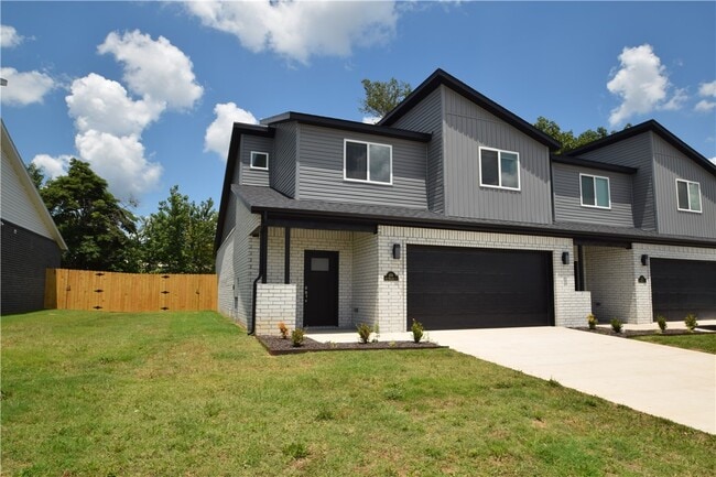 Building Photo - 674 Sun Meadows Loop