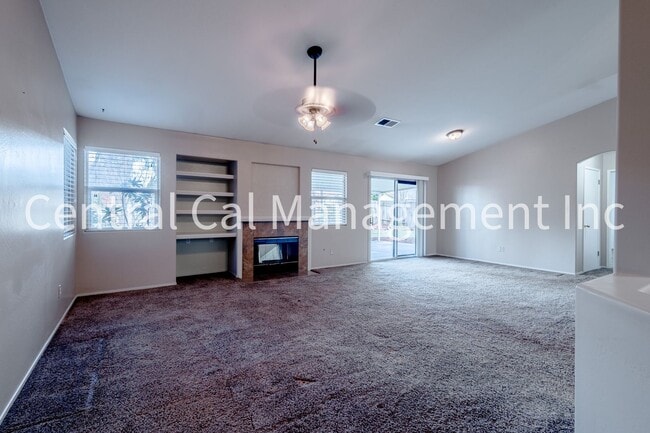 Photo - 3 Bedroom/2 Bath Home in Desired Riverlakes Community - $2450 per month!