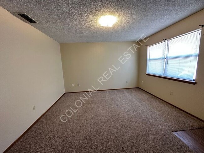 Photo - 1 bed 1 bath apartment w/ On site laundry ...