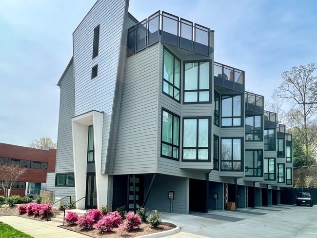 Building Photo - Modern Townhome with Roof Terrace in Dilworth Neighborhood Charlotte NC