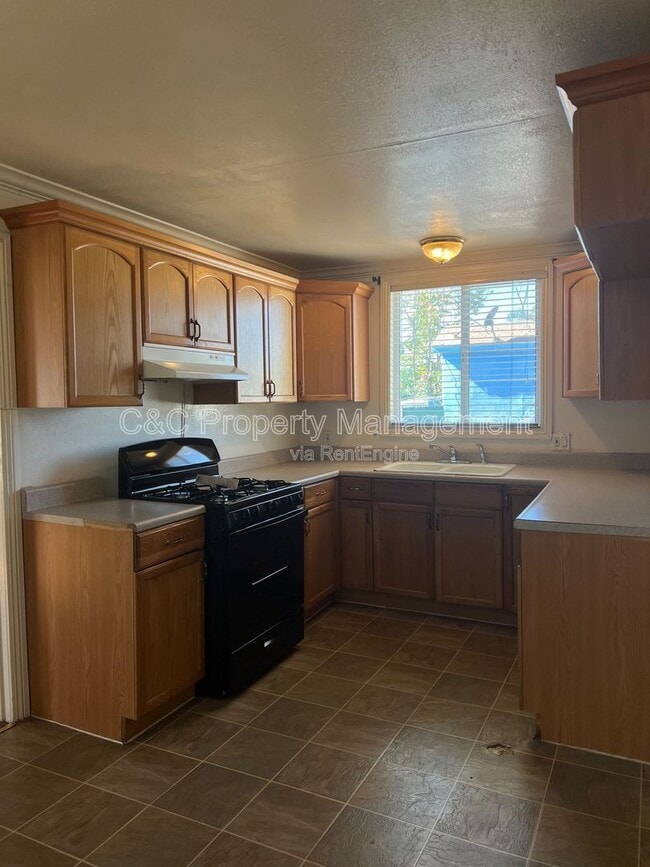 Photo - 379 E 16th St