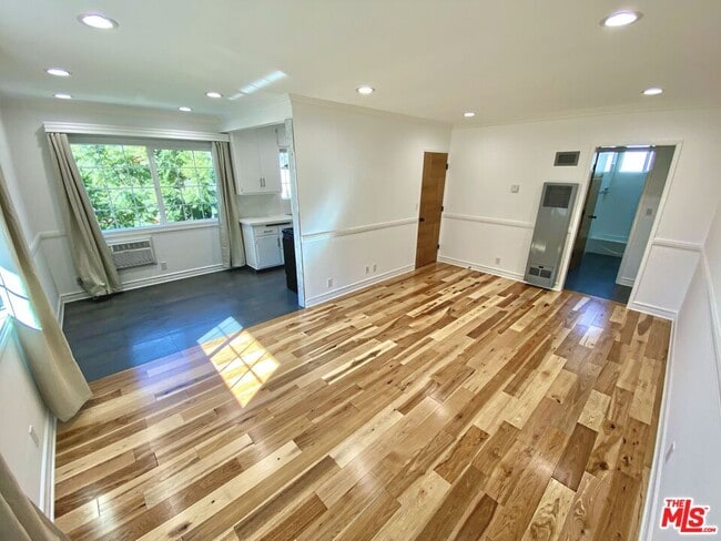 Photo - 1126 N Formosa Ave Unit 5