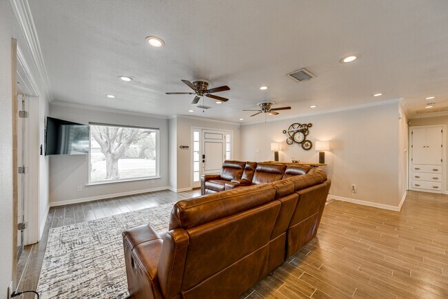 Photo - 1603 Mc Clintic St