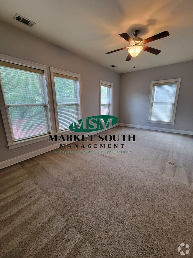 Building Photo - Renovated Historic District! Rental