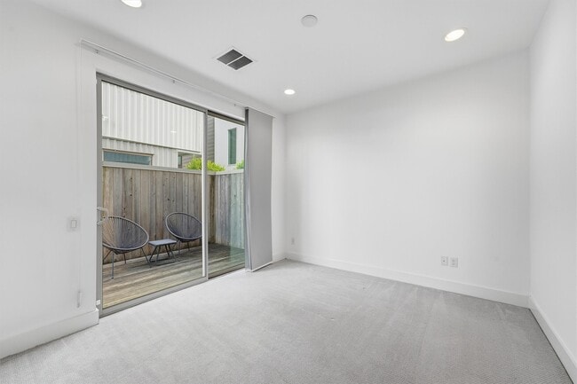Photo - 1155 W 17th St