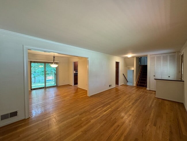 Photo - Spacious 4 Bed 3 Bath Home With Fully Fenc...