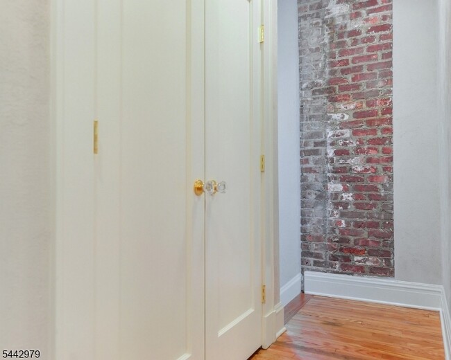Photo - 1 Laurel Pl