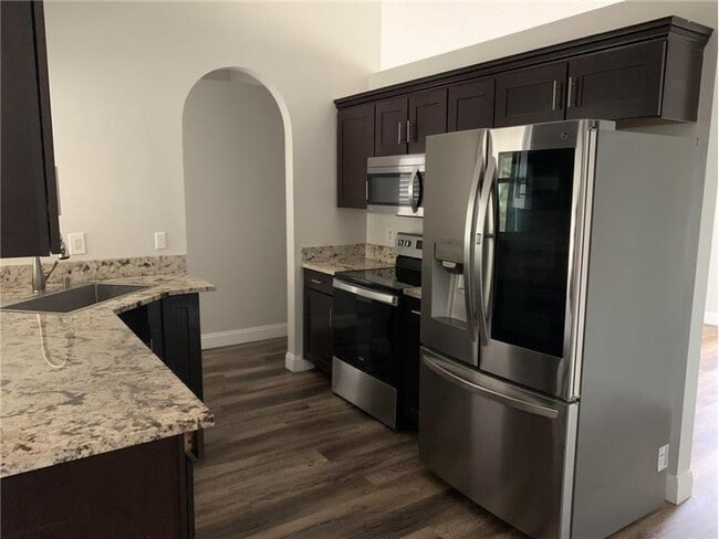 Photo - 998 SW N Globe Ave