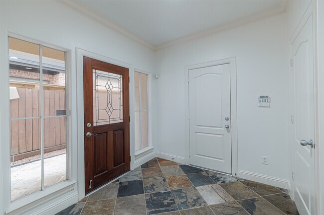 Photo - 702 Asbury St