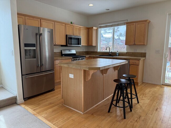 Photo - Beautifully Maintained 2 Bed/ 2.5 Bath - River Canyon Estates