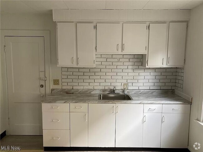 Building Photo - 719 E 162nd St Rental
