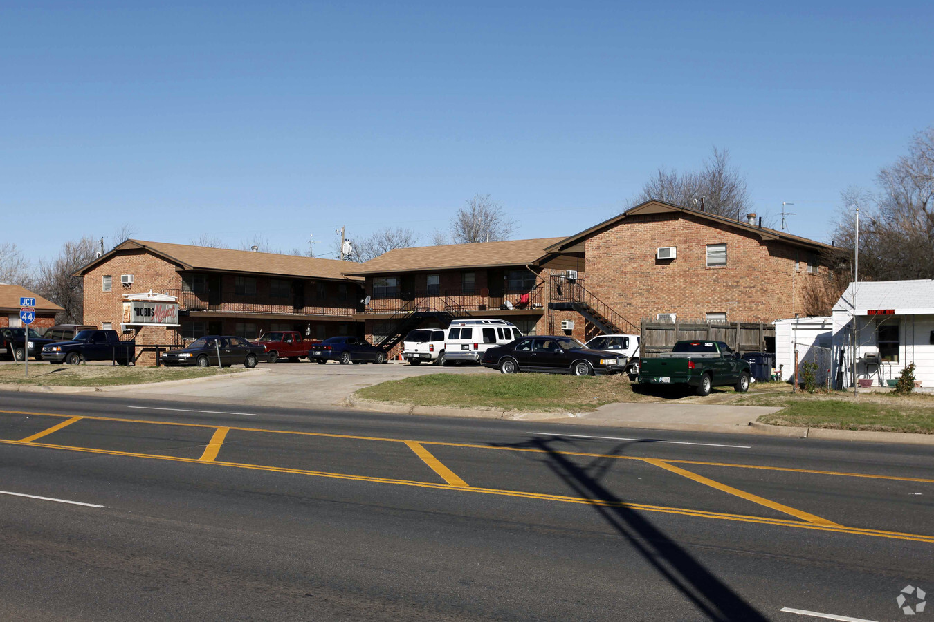 Dobb's Manor - Dobb's Manor Apartments
