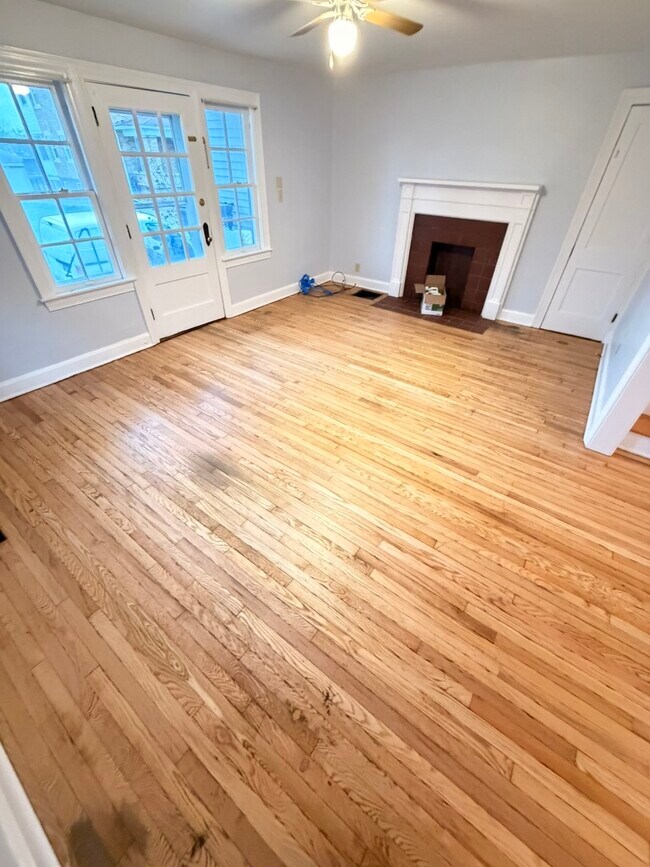 Living Room - 121 S High St