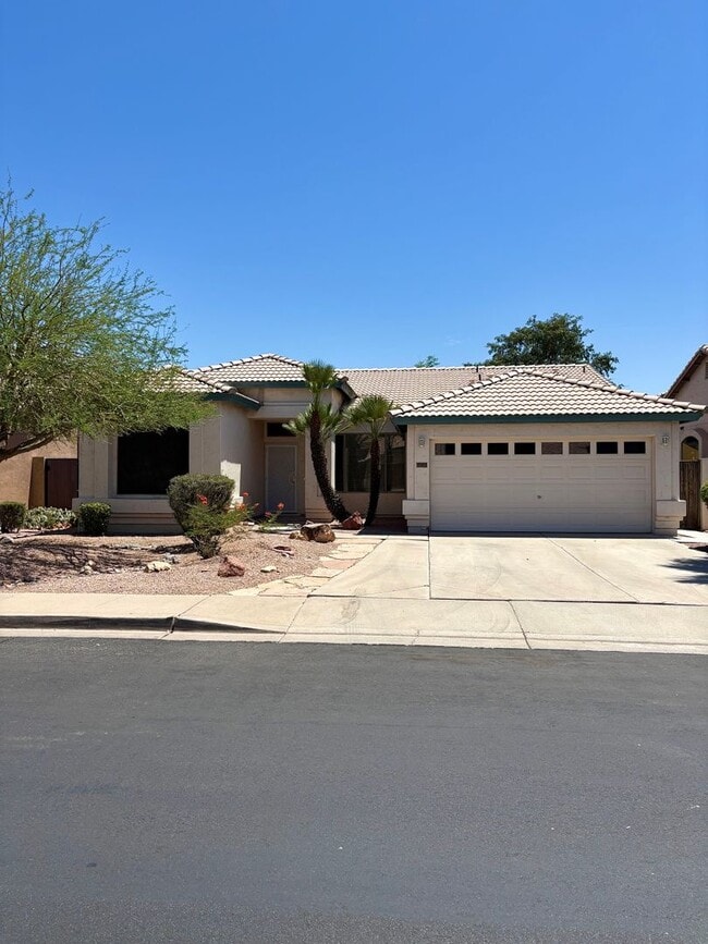 Building Photo - **PERFECT 3 BEDROOM/2 BATHROOM/2 CAR GARAGE HOUSE IN GILBERT (MCQUEEN & GUADALUPE)** **NO PETS AL...