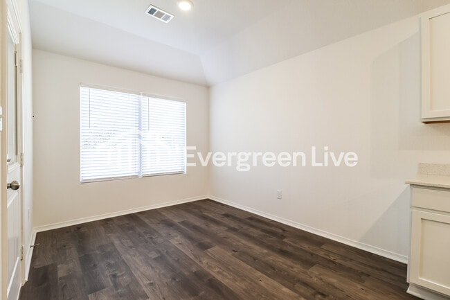 Photo - 115 Jasmine Ct