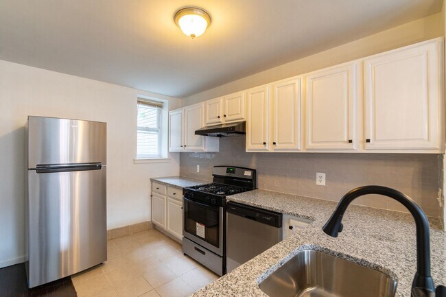 Photo - 305 N 41st St Unit 2