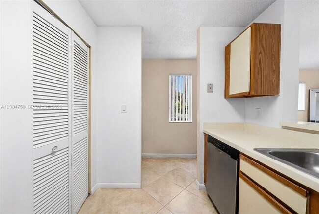 Photo - 3405 NW 44th St Unit 205