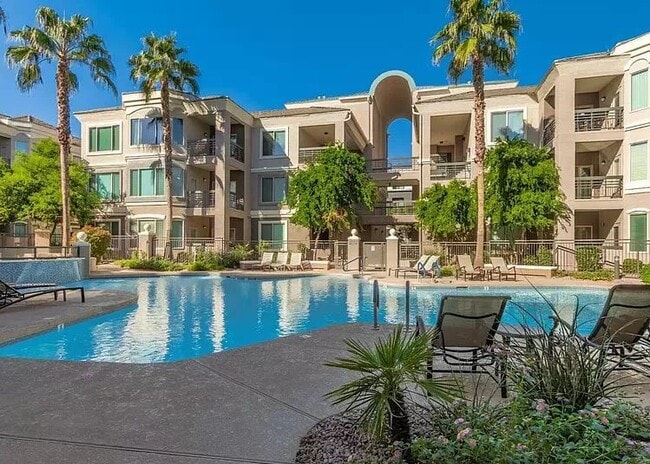 Courtyard with pool - 435 W Rio Salado Pky Unit 236