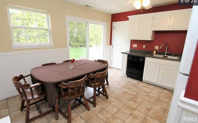 Photo - 1810 Chenango Pl