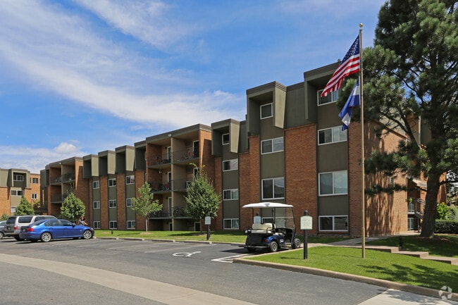 Building Photo - Glenlake Rental