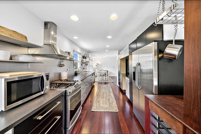 Spacious Fully equipped Kitchen - 8 Calvert Ave Rental