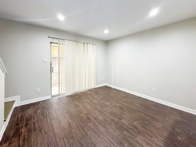 Photo - 1715 Moritz Dr Unidad 2