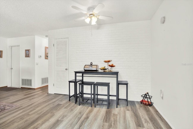 Photo - 11256 Holbrook St