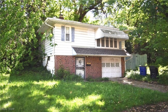 Photo - 3583 Lloyd Rd House