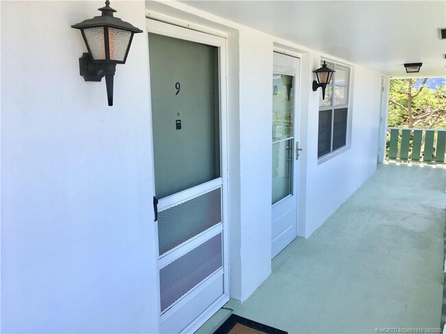 Building Photo - 2929 SE Ocean Blvd Unit 104-9 Rental